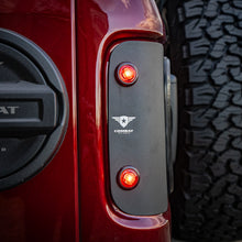 Load image into Gallery viewer, 25-1050-Combat-Tail-Gunner-Tail-Lights-Jeep-JL-7OV.jpg