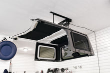 Load image into Gallery viewer, HOSS Hardtop Hoist Jeep 2018-26 Wrangler JL Black Bestop