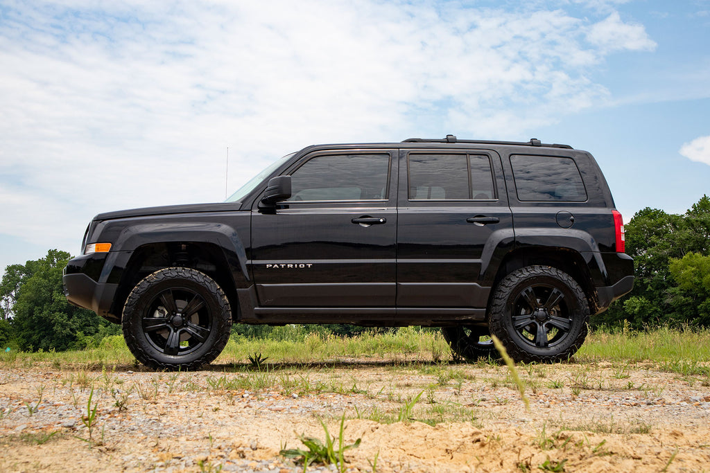 2 Inch Lift Kit N3 Struts 10-17 Jeep Patriot 4WD Rough Country