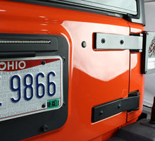 Load image into Gallery viewer, Jeep JK Tailgate Hinge Pair 07-18 Wrangler JK Textured Black Kentrol