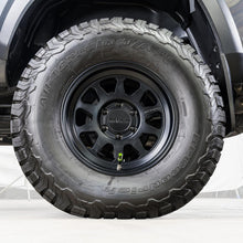 Load image into Gallery viewer, 4 Piece Adjustable Tire Deflator (PSI 10-30) Kit &amp; Storage Bag Up Down Air