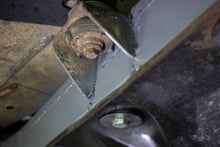 Load image into Gallery viewer, Rust Buster 1987-1995 Jeep Wrangler YJ Center Frame Section with Skid Plate Mount RB2014