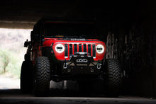 Load image into Gallery viewer, DV8 Offroad Headlights DV8 Offroad 2018+ Jeep Wrangler JL/Gladiator LED Projector Headlights