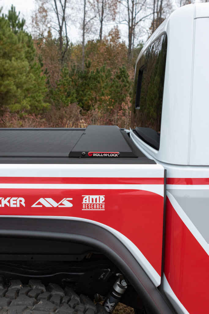 Roll-N-Lock Tonneau Covers - Retractable Roll-N-Lock 2020 Jeep Gladiator 5ft bed M-Series Retractable Tonneau Cover