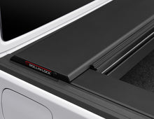 Load image into Gallery viewer, Roll-N-Lock 2020 Jeep Gladiator 5ft bed M-Series Retractable Tonneau Cover